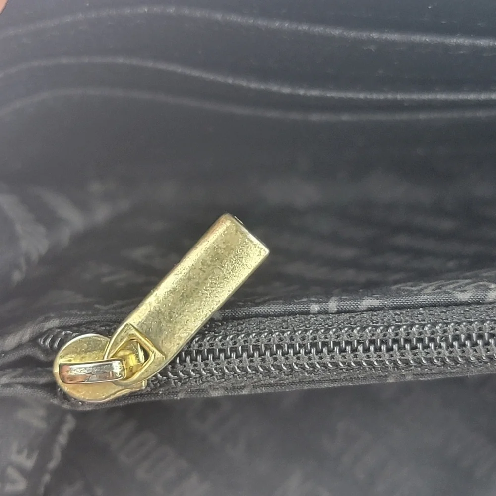 Steve Madden black vegan leather zip‎ wallet / wristlet 8.25